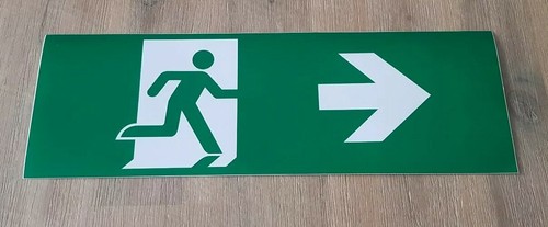 Fluchtweg schild notausgang - fluchtweg,