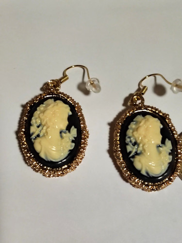 Ohrhänger goldfarben fein