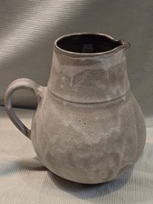 Großer handgetöpferter