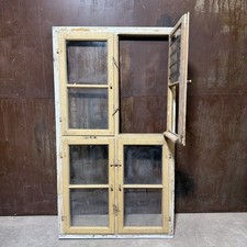 Altes großes Kneipenfenster