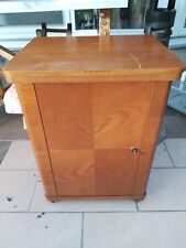 Nähmaschinenschrank mit