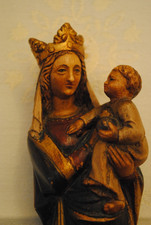 Holzfigur Madonna, Maria mit Kind, handgeschnitzt, farbig, alt
