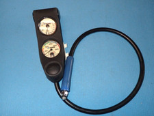 3er Konsole mit Finimeter, Thermometer und Tiefenmesser, Fuß und PSI, §89