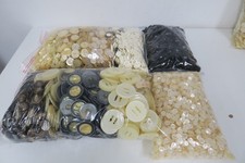 Konvolut  Knöpfe 9 kg  Kunststoff verschiedene Knöpfe Unbenutzt  Vintage  M36