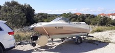 Motorboot mit trailer - motorboot,