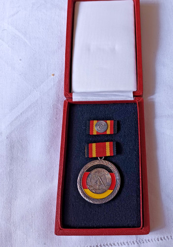 Ddr medaille verdienstmedaille - medaille,
