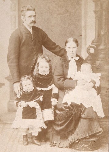 Cabinet card family baby - card,