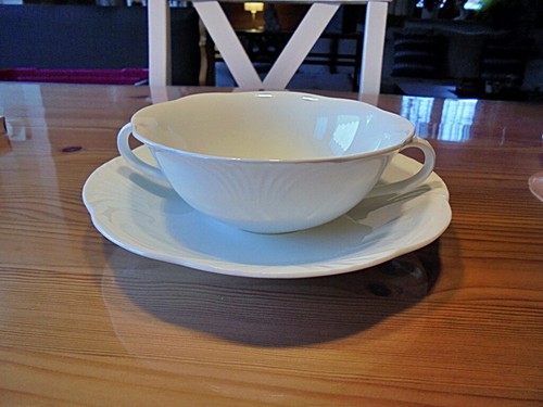 Suppentasse mit untertasse v - untertasse,