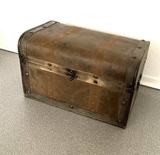 Große alte holzkiste - große,