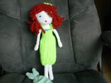 Selbst gestrickte Stoffpuppe