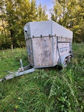 Verkaufe 2achsigern VIEHANHÄNGER. TÜV 12 /2025.Bremsen und Reifen Neu.