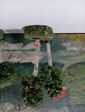 Je 1x Baumgruppe mit Pilz