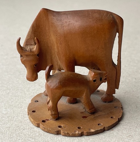Kuh mit kälbchen holzskulptur - kälbchen,