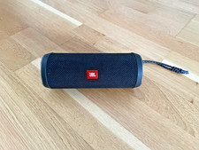 JBL Flip 4 Bluetooth Tragbarer Lautsprecher - Schwarz Musikbox