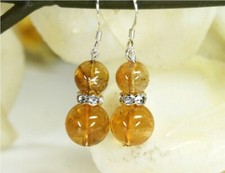 Schöne Ohrringe aus