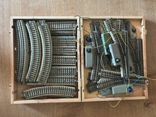 Eine Kiste mit Gleisen (gerade