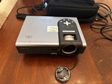 DLP-Beamer BenQ PB2250 Projektor mit Fernbedienung, Kabeln, Adaptern, Tasche
