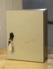 Kompakt - Schaltkasten Sarel  30x40x15 gebraucht leer abschließbar