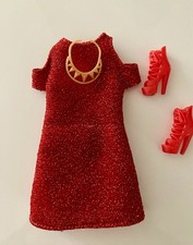 Barbiekleid rot mit Kette und