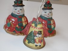 Drei buntbemalte Glocken mit hellen Klang zum aufhängen