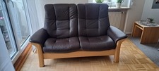 Stressless-Couch mit Relaxsessel und Hocker