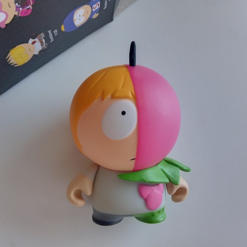 Kidrobot the fractured but - kidrobot,