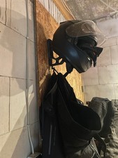 Helm Wandhalter zum Anschrauben für Motorradjacken und Hosen