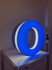 Leuchtbuchstabe o Volksbank Reklame Werbung Leuchtreklame Buchstabe