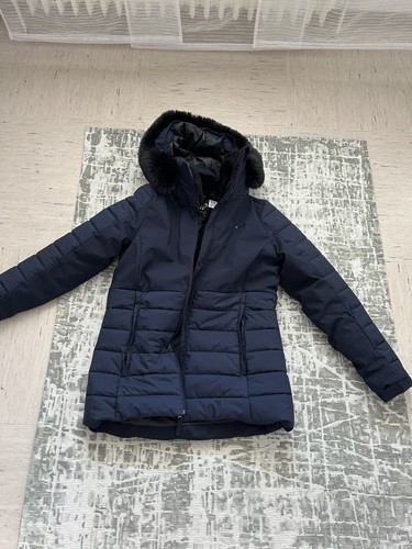 Dunkelblaue ski jacke mit - dunkelblaue,
