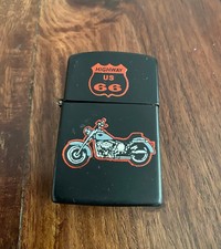 Sturmfeuerzeug schwarz matt, Motorrad und Highway US 66 Aufdruck, gebraucht
