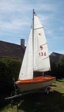 Segelboot Motorboot Ruderboot Segeljolle Klepper Partner mit Trailer