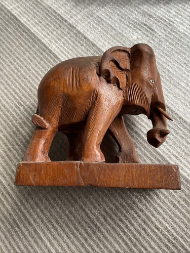 Holzfigur handgeschnitzt