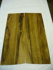 Walnussholz Decke/ Boden; 55x39x0,5cm; 2 teilig, sägerau, Tonholz; Artnr 173