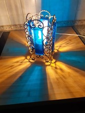 Lampen und Leuchten,  Antiquität aus blauem Glas und Handgeschmiedetem Metall