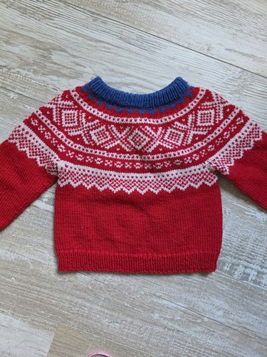 Roter handgestrickter - roter,