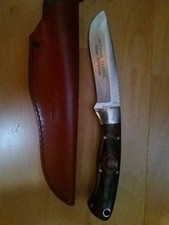 Ich biete hier ein Jagdmesser