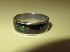 Ring Edelstahl schwarz mit bunten Punkten Damen 7 mm breit NEU