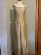 Zartgrünes Abendkleid aus 100% Seide von Vera Mont in Gr. 38