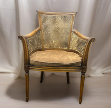 Eleganter Holzstuhl mit Wiener