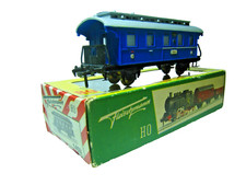 H0 Fleischmann 1402 Personenwagen - Umlackiert für Edelweiß - Lokalbahn + OVP