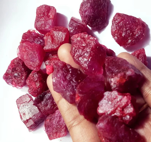 Roter beryll roh - roter,