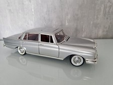 1:18 Revell Mercedes Benz 220 SE Silber Sammler