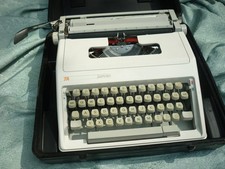 Reise Schreibmaschine TA Junior hellgrau mit Koffer funktioniert sehr gut