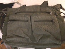 Eine Cord Tasche Farbe Grün