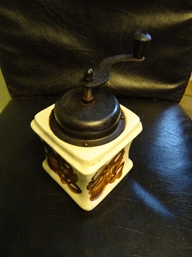 Omas alte kaffeemühle - omas,
