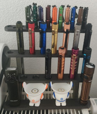 BF 4 Etagen modulares Presenter System für Olight Taschenlampen.