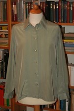 leichte grüne Langarm-Bluse