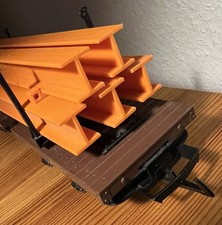 Zwei LGB Spur G Drehschemelwagen mit Stahlträgern