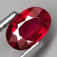 Ovaler natürlicher roter Madagascar Rubin ca. 1,06 Carat