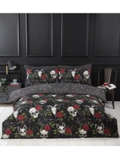 Totenköpfe und Rosen